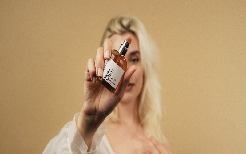 Scent-TwinsVenturing-into-the-Intriguing-Realm-of-Fragrance-Duplicates