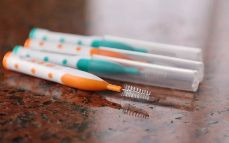 The-Ultimate-Guide-to-Using-Dental-Kits-Scalers-and-Interdental-Brushes-for-a-Healthier-Smile
